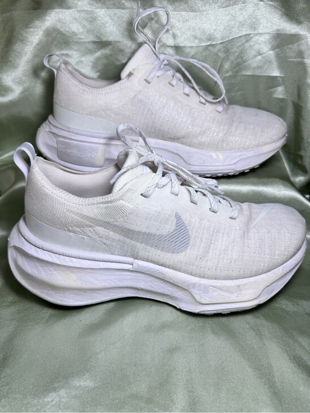 Nike ZoomX Invincible Run 3 White Metallic Silver Shoes FN7997-100 Size 9.5